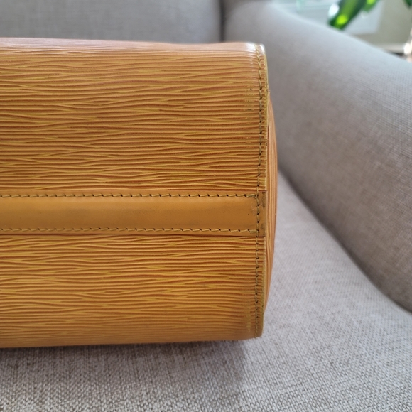 Louis Vuitton Epi Speedy 25 Yellow - Picture 6 of 16